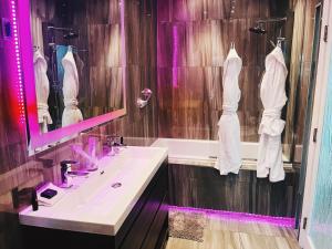 Koupelna v ubytování Hotel Kutuma + 37 fotografií