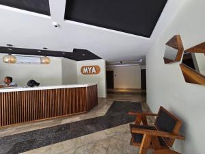 una hall di una concessionaria Mazda con una sala d'attesa di Cozy Studio Aldea Zama Tulum WIFI Alberca a Tulum Altre 35 foto