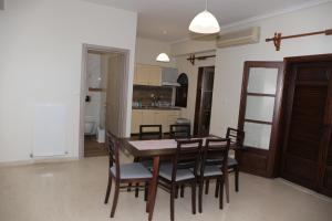 Kuchyň nebo kuchyňský kout v ubytování Giotis apartments