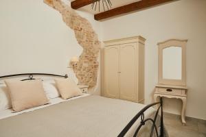 En eller flere senge i et værelse på Alba di Luna + 41 billeder