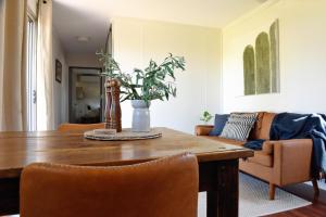 Seating area sa The Jetty Hut - Lake Frontage Barmera Riverland