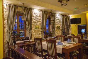 Heritage Boutique Hotel Adriatic-Adults only tesisinde bir restoran veya yemek mekanı