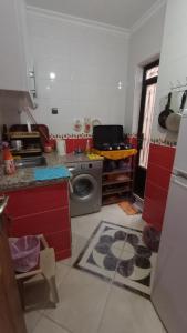 a kitchen with a washing machine and a sink at Apartment 20m from Martil beach in Tétouan