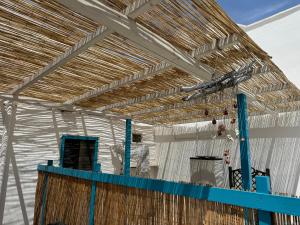 a large room with a wooden ceiling with blue beams at Casa Brezza Marina - Appartamento Brezza in Torre Lapillo