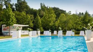 Bazén v ubytování Mak Albania Hotel nebo v jeho okolí