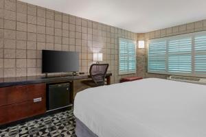 TV a/nebo společenská místnost v ubytování Best Western Plus Sundial