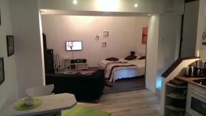 Μια τηλεόραση ή/και κέντρο ψυχαγωγίας στο Messe und Ferienwohnung