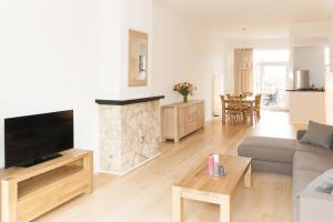 a living room with a couch and a fireplace at Casa Del Cisne in Zandvoort