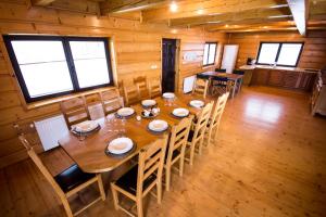 a dining room with a table and chairs in a cabin at Happy Wisła House BIO - Villa Miodula, Villa Apsinthion in Wisła