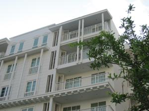 Το κτήριο όπου στεγάζεται  το διαμέρισμα