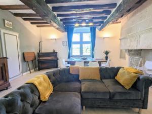 Posedenie v ubytovaní Charmant Gîte en Berry avec Étang, Terrasse et Spa à Proximité - FR-1-591-407