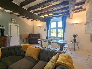 Posedenie v ubytovaní Charmant Gîte en Berry avec Étang, Terrasse et Spa à Proximité - FR-1-591-407