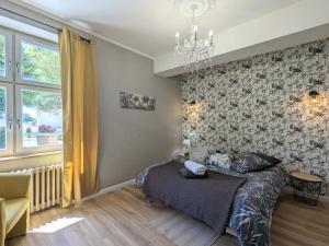 Posteľ alebo postele v izbe v ubytovaní Charmant Gîte en Berry avec Étang, Terrasse et Spa à Proximité - FR-1-591-407