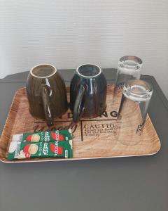 Příslušenství pro přípravu čaje a kávy v ubytování Nakijin Resort Guest House