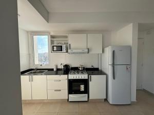 a kitchen with a stove and a refrigerator at Suite Centro Junin in Junín