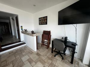 a room with a desk and a table and a chair at Casa Marina Maza Vista al Mar 12 Personas in Mazatlán