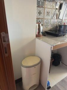 Köök või kööginurk majutusasutuses Jojies Crib Symfoni Tower 2 Bossa Guadalupe