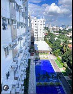 Bassein majutusasutuses Jojies Crib Symfoni Tower 2 Bossa Guadalupe või selle lähedal