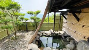 Ein Garten an der Unterkunft 白水温泉竹の倉山荘