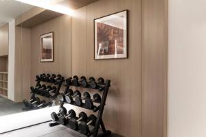 西安央辰酒店 Younch Hotel Xi'an的健身中心和/或健身设施