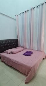 Giường trong phòng chung tại Laksamana Bistari +10 ảnh