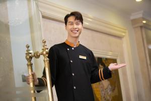 Členové personálu v ubytování Hanoi Paon Hotel & Spa
