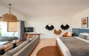 Amber Lombok Beach Resort客房内的一张或多张床位