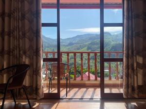 En generel udsigt til bjerge eller udsigt til bjerge taget fra hotellet + 9 billeder