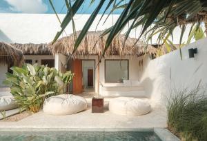 Amber Lombok Beach Resort外面的花园