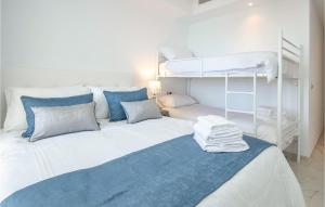 Posteľ alebo postele v izbe v ubytovaní 2 Bedroom Cozy Apartment In Casares