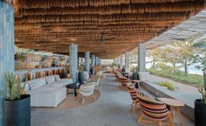 Amber Lombok Beach Resort的休息区