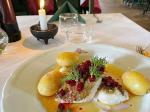 Lövestadにある4 person holiday home in LÖVESTADの食器 +15枚の写真
