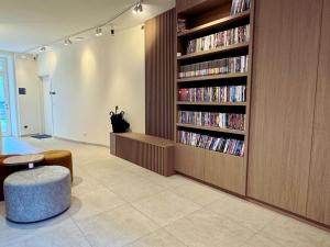 Biblioteca din acest apartament +77 fotografii