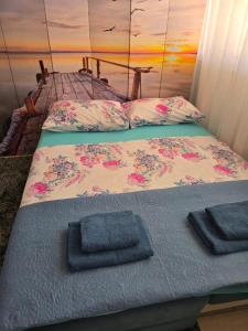 Posteľ alebo postele v izbe v ubytovaní APARTMENT AMBER s podzemnom garažom