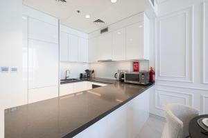 Cucina o angolo cottura di Crystal Lagoon View Beach access Fast Wi-Fi