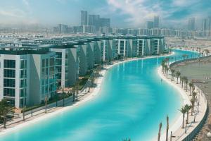 una grande piscina nel centro di una città di Crystal Lagoon View Beach access Fast Wi-Fi a Dubai