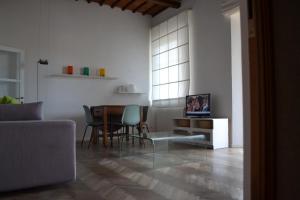 a living room with a table and a dining room at La Liberty in Marciana Marina