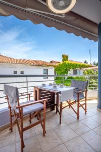 Μπαλκόνι ή βεράντα στο Cute apartment 20m from beach