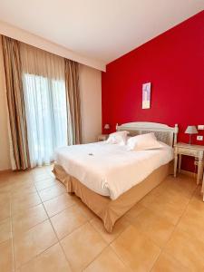 Postel nebo postele na pokoji v ubytování Tulip Inn Honfleur Residence & Spa