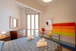 a bedroom with a bed with stuffed animals on it at Casa Vista Mare e Parcheggio in Marotta