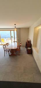 Posezení v ubytování New flat in Randogne Crans-Montana with view