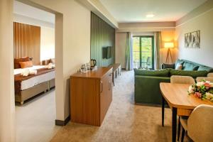 Postel nebo postele na pokoji v ubytování First Joy Hotel