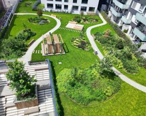 A garden outside Yarn - brand new - free parking - balcony with city view - Central shopping mall