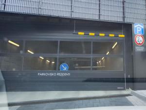 Kép Yarn - brand new - free parking - balcony with city view - Central shopping mall szállásáról Pozsonyban a galériában