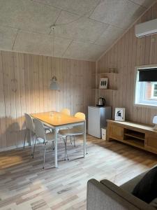 Kuchyň nebo kuchyňský kout v ubytování Holme Å Camping & Cottages