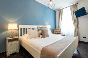 a bedroom with a large white bed and a window at I Remi Del Prione by Le 5 Terre La Spezia in La Spezia