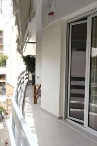 Μπαλκόνι ή βεράντα στο Cozy 2BD Apartment in Thissio-Acropolis