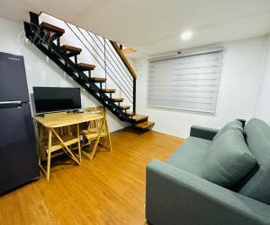 Μια τηλεόραση ή/και κέντρο ψυχαγωγίας στο MegaTower Residences III, Golden Suites Baguio