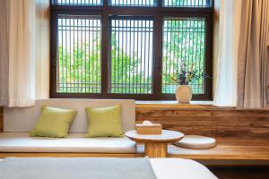 Coin salon dans l'établissement A Mountain Home别有洞天-山居民宿