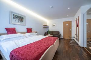 Ένα ή περισσότερα κρεβάτια σε δωμάτιο στο Hotel Vorab - Kulinarische Vielfalt